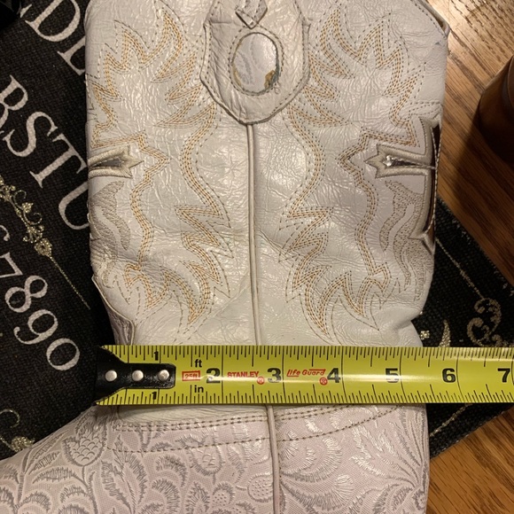 Old Corral Western White Cross Boots. - Picture 11 of 12